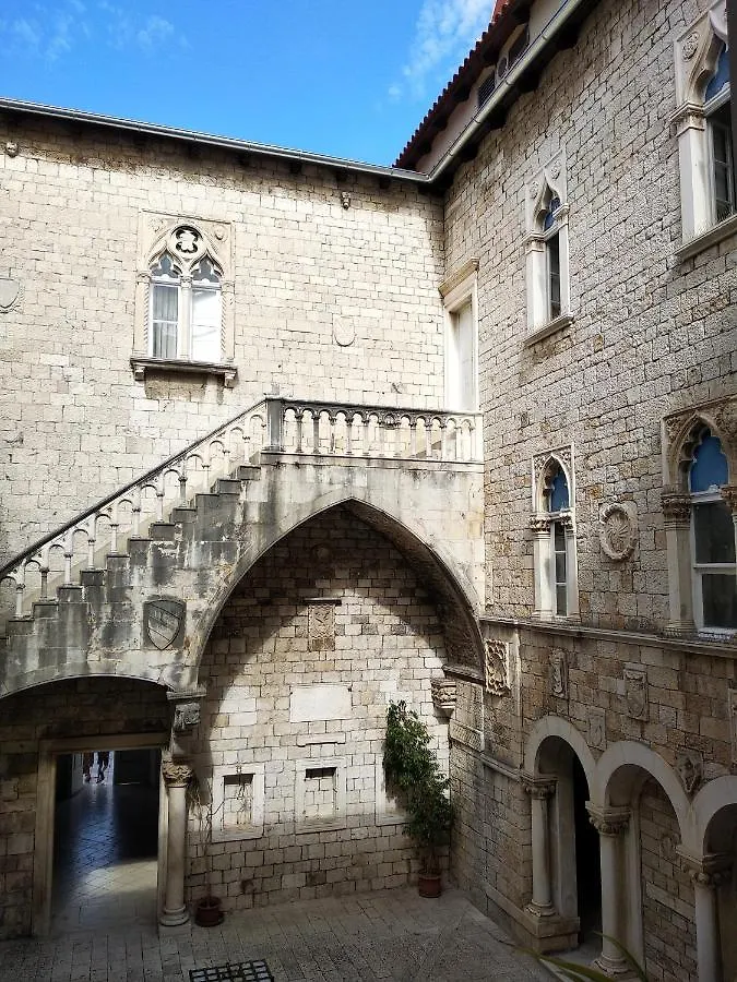 Kiwi Apartment Trogir 0*,