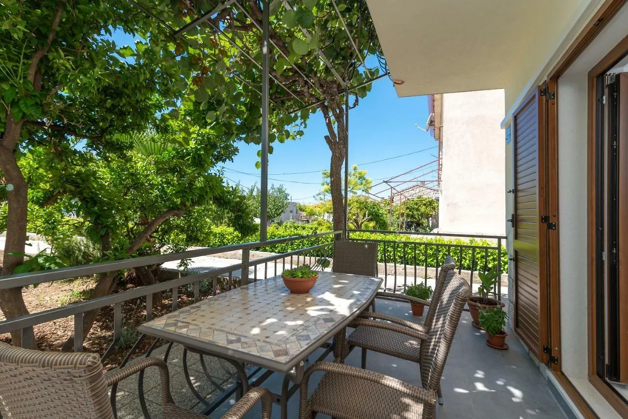 Kiwi Apartment Trogir 0*,  Croatia